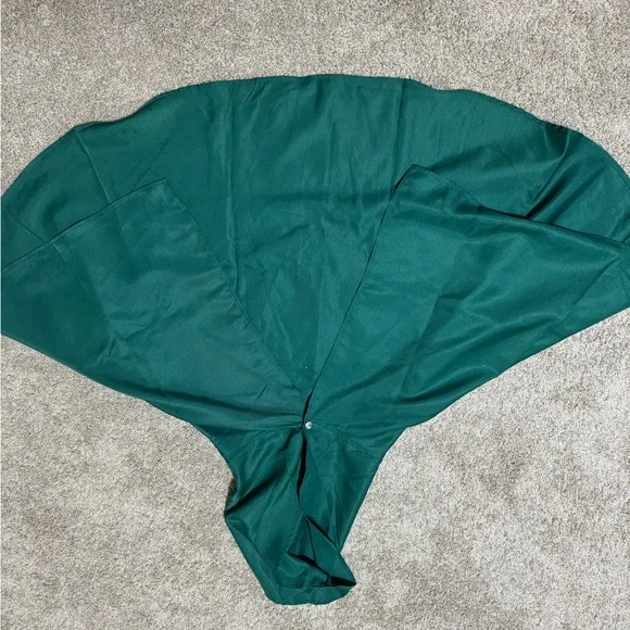 Size XL 10/12 Youth Attack on Titan Green Wings of Freedom Cloak - Picture 3 of 3